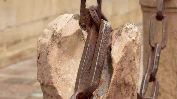 Ancient Iron Chain Whole Links Antique Stone Post Close Rusty — 비디오