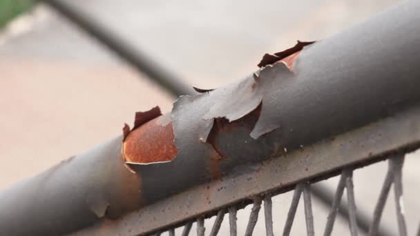 Peeled Rust Corroded Iron Staircase Handrail Cracked Metal Surface Close — Vídeo de Stock