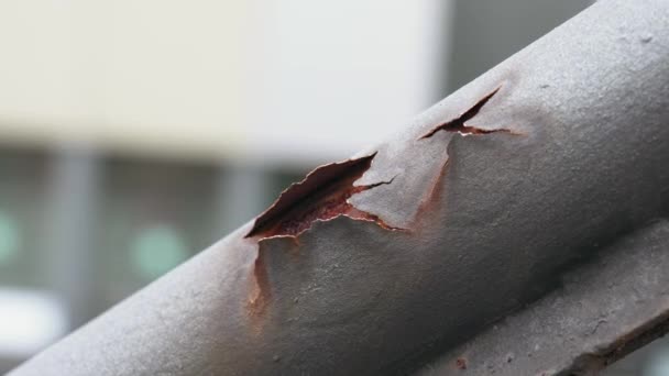 Peeled Rust Corroded Iron Staircase Handrail Cracked Metal Surface Close — 图库视频影像