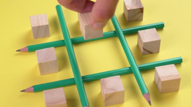 Концепция Бизнес Стратегии Творческая Игра Карандашами Деревянными Кубиками Ярко Желтом — стоковое видео