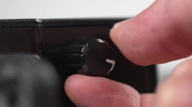 Enerji tasarrufu için bir elektrikli aletin gücünü kesiyorum. Ev bütçesi için elektriğin verimli kullanımı