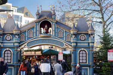 Köln, Almanya - 22 Kasım 2021: Köln 'de pandemik zamanlarda Noel pazarı