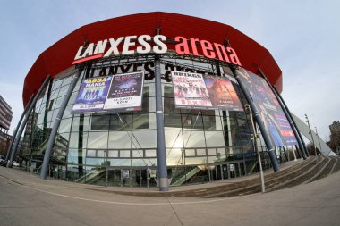 Köln, Almanya - 08 Aralık 2021: Lanxess Arena, Avrupa kıtasının en çok katılan etkinlik salonu