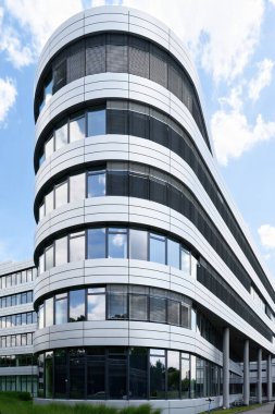 Köln, Almanya 05 Temmuz 2022: Elektrik, gaz, su ve ısı tedarikçisi RheinEnergie 'nin kolonya için ana binası