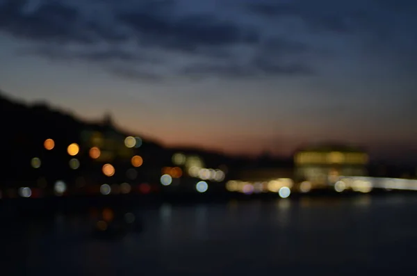 Дезорієнтований Знімок Нічної Сцени Вогнями Відображенням Річці — стокове фото