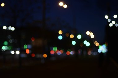 Renkli trafik ışıklarının odaklanmış görüntüsü