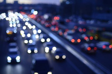 Renkli trafik ışıklarının odaklanmış görüntüsü