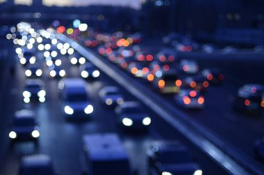 Renkli trafik ışıklarının odaklanmış görüntüsü