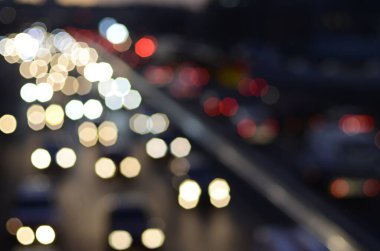 Renkli trafik ışıklarının odaklanmış görüntüsü