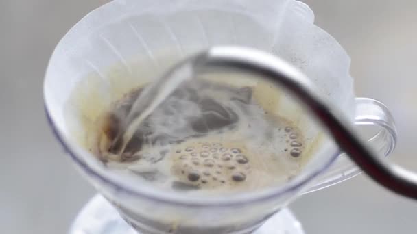 Eau Versant Sur Café Dans V60 — Video