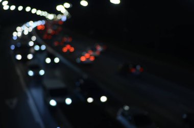 Renkli trafik ışıklarının odaklanmış görüntüsü