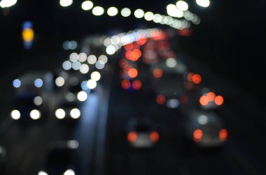 Renkli trafik ışıklarının odaklanmış görüntüsü