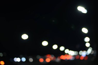 Renkli trafik ışıklarının odaklanmış görüntüsü