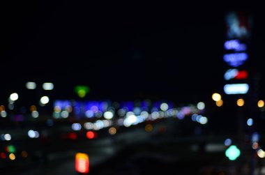 Gün batımında bulanık ışıkların soyut bulanık arkaplanı