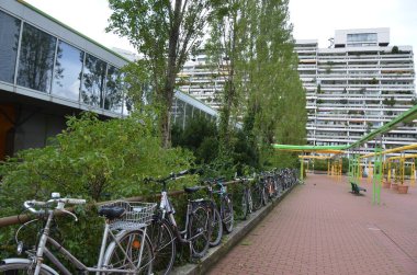 Şehrin modern binası