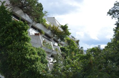 Şehrin modern binası