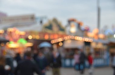 Münih, Almanya - 29 Eylül 2017 'de insanlar Münih, Almanya' daki Ekim Festivali 'ni kutluyorlar. Ekim Festivali dünyanın en büyük bira festivali / Bulanık Manzara