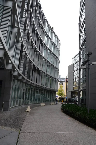 Şehrin modern binası