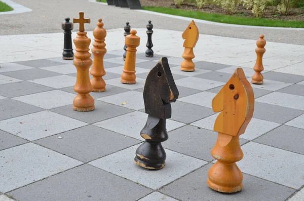 Гигантская Шахматная Доска Улице — стоковое фото