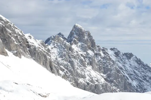 Landschap Met Besneeuwde Bergen — Stockfoto