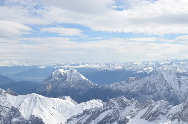 Landschaft Mit Schneebedeckten Bergen — Stockfoto