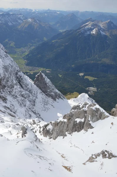 Paisagem Com Montanhas Cobertas Neve — Fotografia de Stock