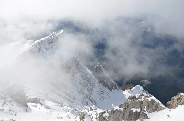 Paisagem Com Montanhas Cobertas Neve — Fotografia de Stock