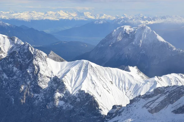 Landschaft Mit Schneebedeckten Bergen — Stockfoto