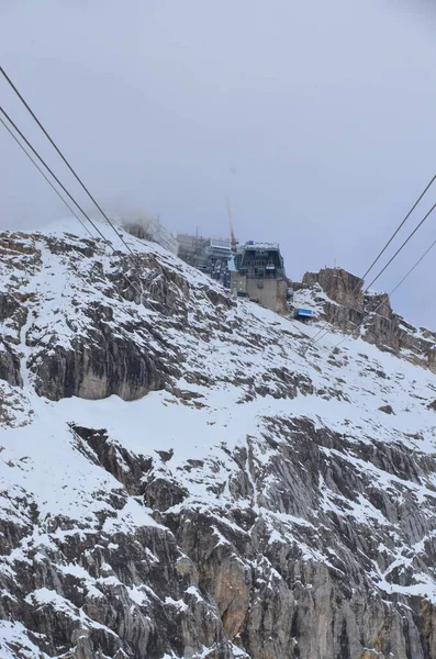 Landskap Med Snødekte Fjell – stockfoto