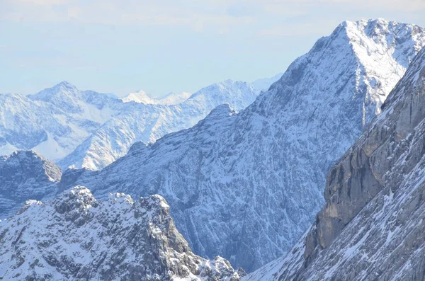 Paisaje Con Montañas Cubiertas Nieve —  Fotos de Stock