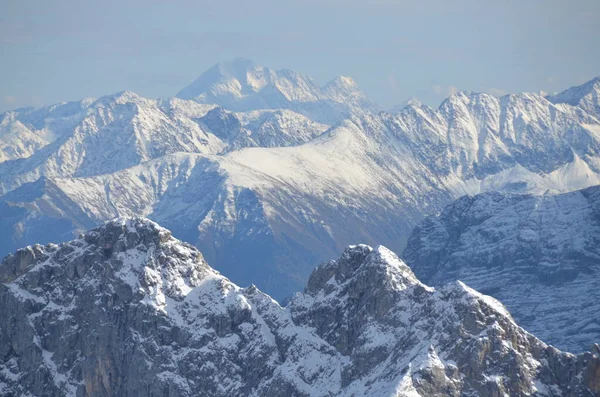 Landschaft Mit Schneebedeckten Bergen — Stockfoto