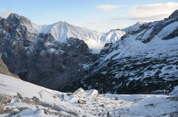 Krajina Zasněženými Horami — Stock fotografie