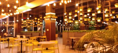 Modern şehir arka planında bulanıklık