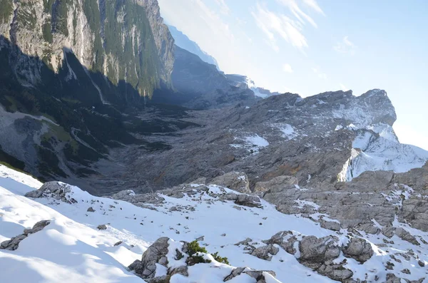 雪に覆われた山の風景 — ストック写真