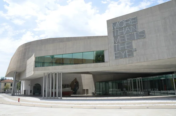 Roma 'daki MAXXI Müzesi cephesi 