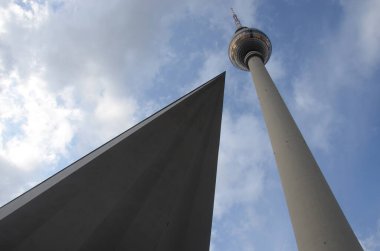 Berlin, Almanya 'daki Alexanderplatz' da bulunan TV kulesi.