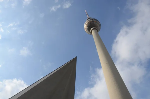 位于德国柏林Alexanderplatz的电视塔 — 图库照片