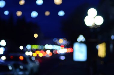 Gece ışıkları Bokeh ile bulanık arkaplan.