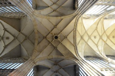 Prag 'ın Gotik mücevheri St. Vitus Katedrali Prag Kalesi' ndeki en ünlü kilisedir..