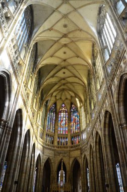 Prag 'ın Gotik mücevheri St. Vitus Katedrali Prag Kalesi' ndeki en ünlü kilisedir..