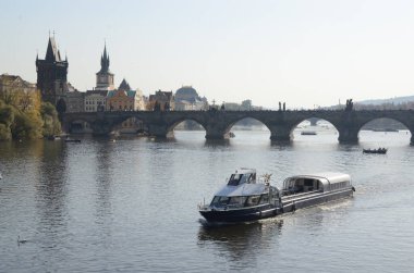 Prag manzarası nehir ve binalarıyla, Çek Cumhuriyeti