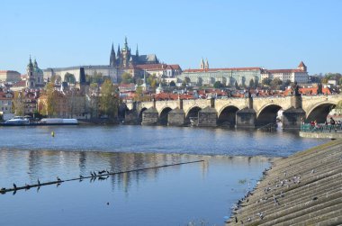 Prag manzarası nehir ve binalarıyla, Çek Cumhuriyeti