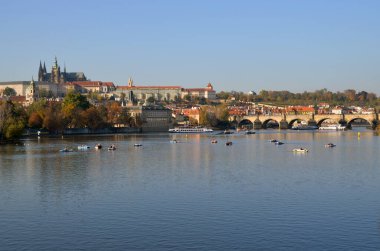 Prag manzarası nehir ve binalarıyla, Çek Cumhuriyeti