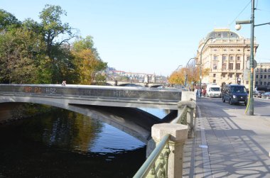 Prag manzarası nehir ve binalarıyla, Çek Cumhuriyeti