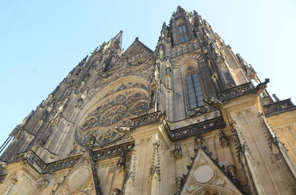 Detalle Arquitectónico Gótico Que Eleva Hacia Cielo Catedral San Vito — Foto de Stock