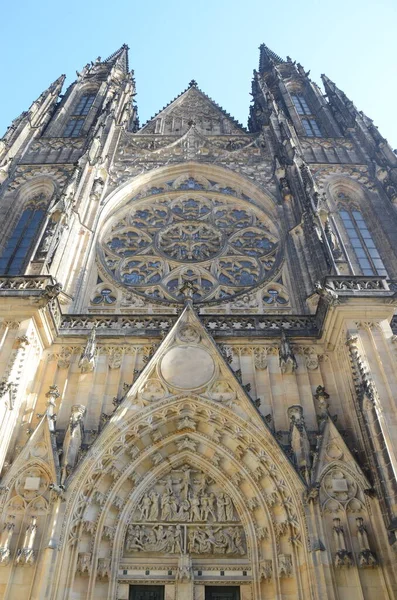 Detalle Arquitectónico Gótico Que Eleva Hacia Cielo Catedral San Vito — Foto de Stock