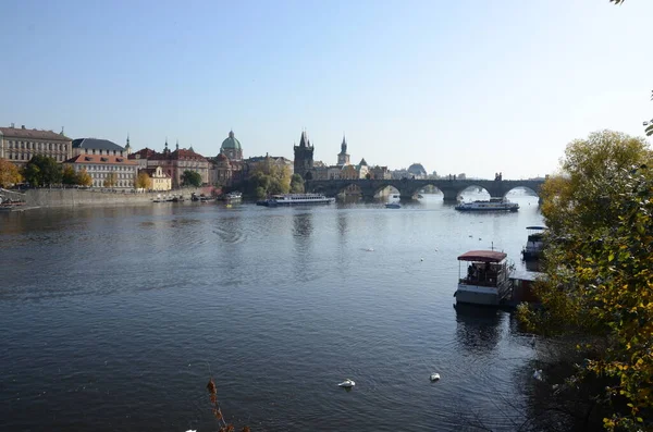 Widok Pragi Rzeką Budynkami Czechy — Zdjęcie stockowe