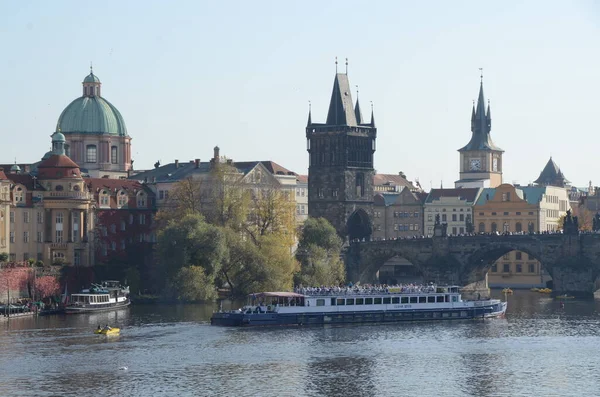 Widok Pragi Rzeką Budynkami Czechy — Zdjęcie stockowe