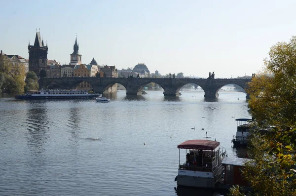 Widok Pragi Rzeką Budynkami Czechy — Zdjęcie stockowe