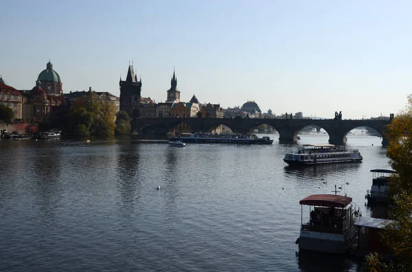 Widok Pragi Rzeką Budynkami Czechy — Zdjęcie stockowe